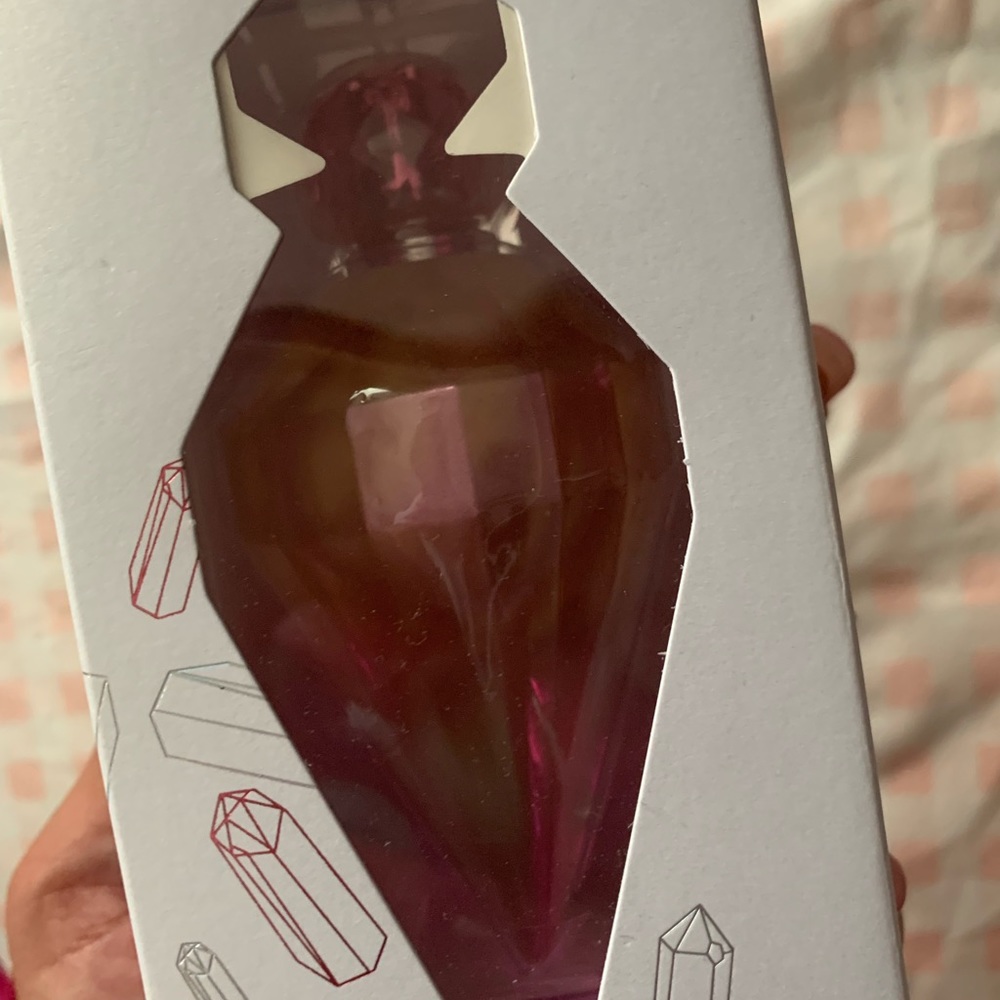 New perfume - Picture 3 of 4